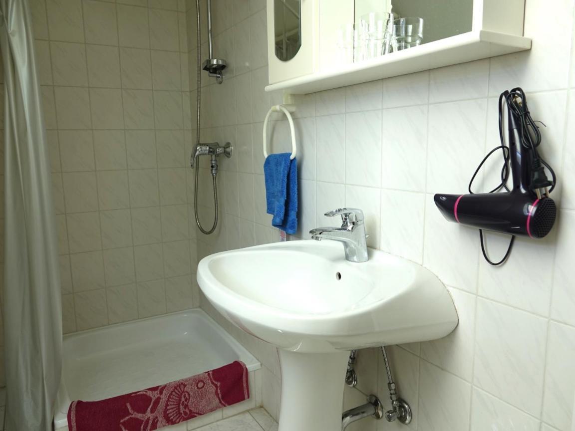 Quiet Room In Budapest Near Airport With Free Parking Esterno foto